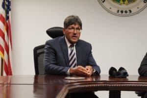 Niegan aumento al sueldo del presidente interino UPR