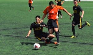 Las semifinales de fútbol arrancan con un empate y una ventaja ligera