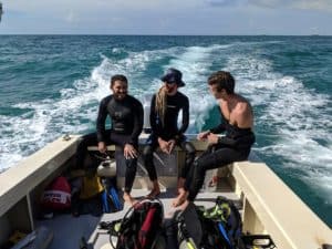 Nuevos científicos marinos del RUM educan en Magueyes