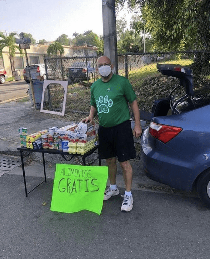 Profesor regala comida a estudiantes necesitados en Mayagüez