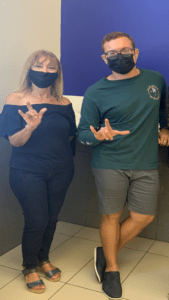 Inacción gubernamental para proveer intérpretes a comunidad Sorda